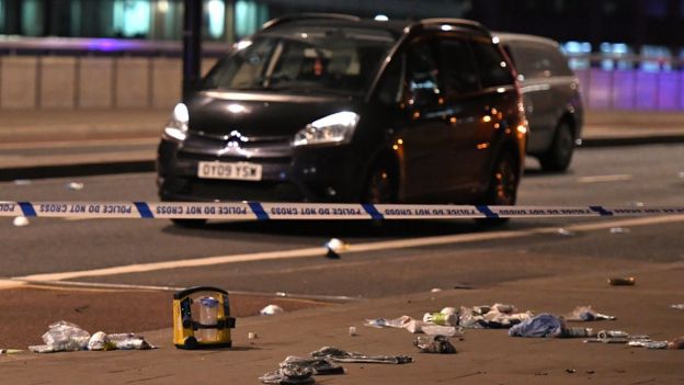 Londres : des piétons fauchés par un véhicule à la sortie d’une mosquée