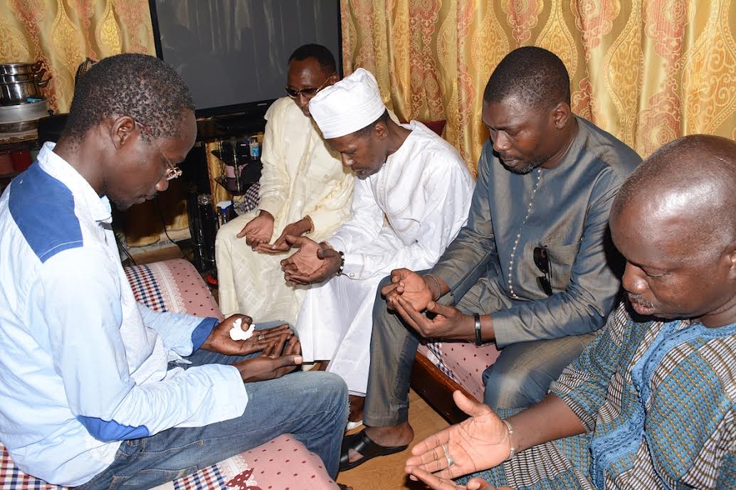 Condoléances – Cheikh Amar chez le Directeur de publication de Dakarposte