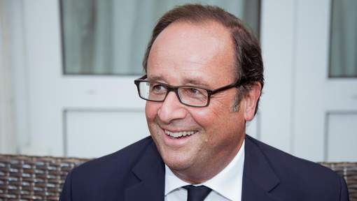 Hollande confirme qu'il n'abandonne pas la vie politique