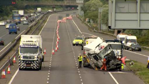 Deux routiers inculpés après la mort de huit personnes sur une route anglaise