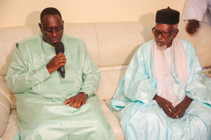 A Touba, Macky Sall a présenté ses condoléances à la famille de Serigne Cheikh Gaïndé Fatma