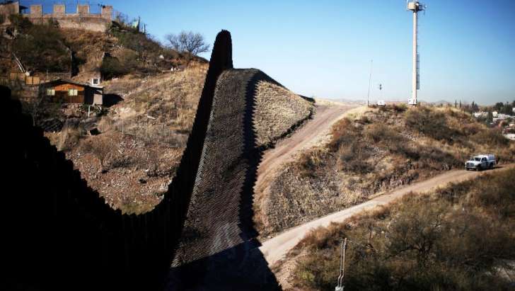 © REUTERS/Lucy Nicholson/File Photo La frontière entre les Etats-Unis et le Mexique, au niveau de Nogales, en Arizona.