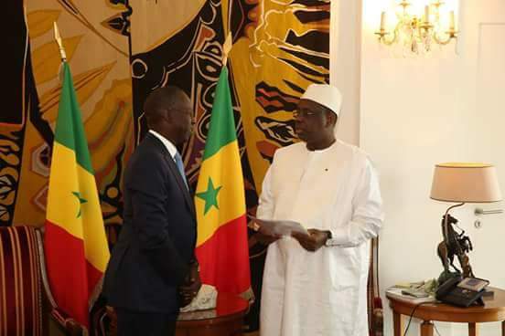 Les images du Pm Dione remettant sa lettre de démission au Pr Macky Sall