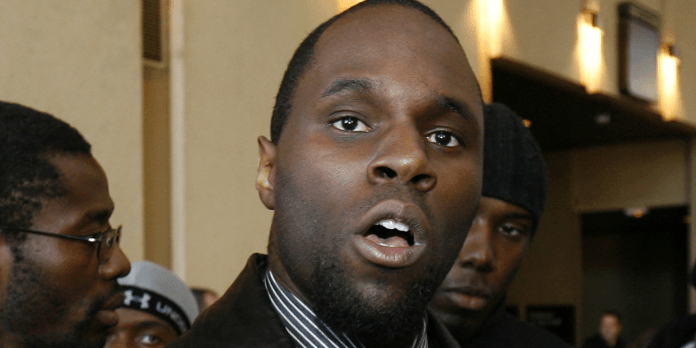 Kémi, la patate chaude, est jeté dehors ! Kémi, la patate chaude, est jeté dehors !