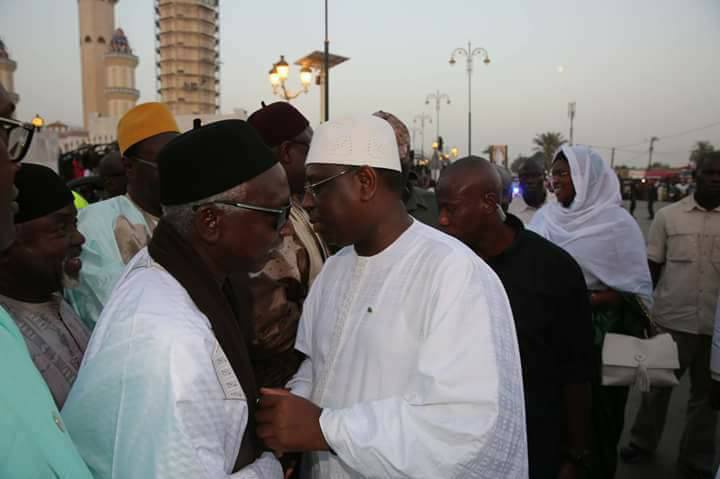 Le Pr Macky Sall accueilli en grande pompe à Touba (IMAGES)