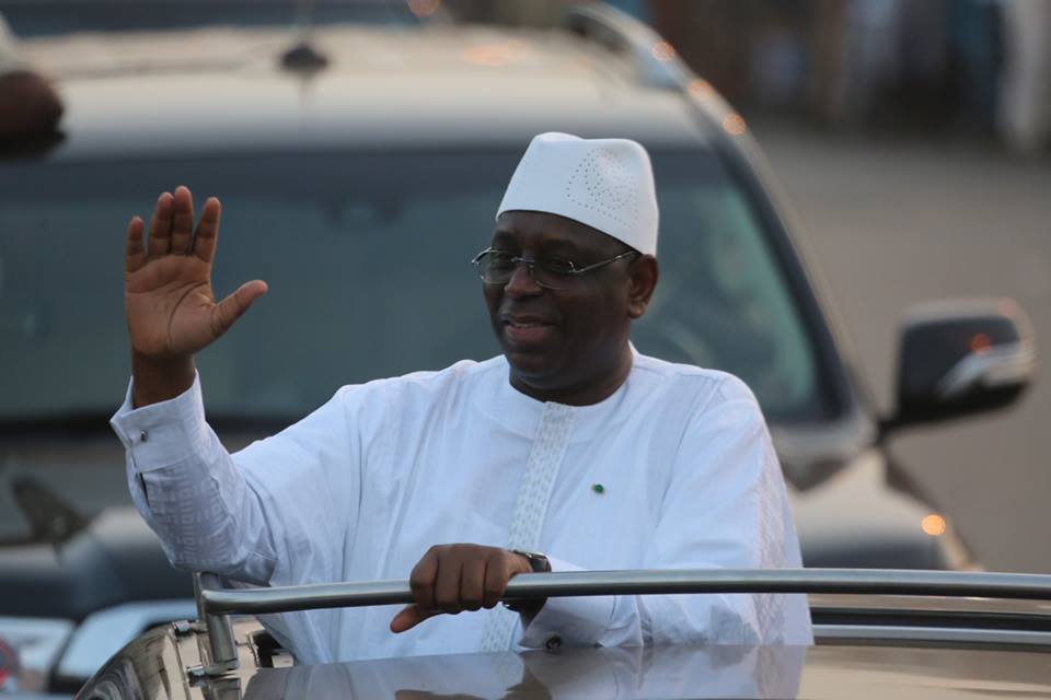 Le Pr Macky Sall accueilli en grande pompe à Touba (IMAGES)