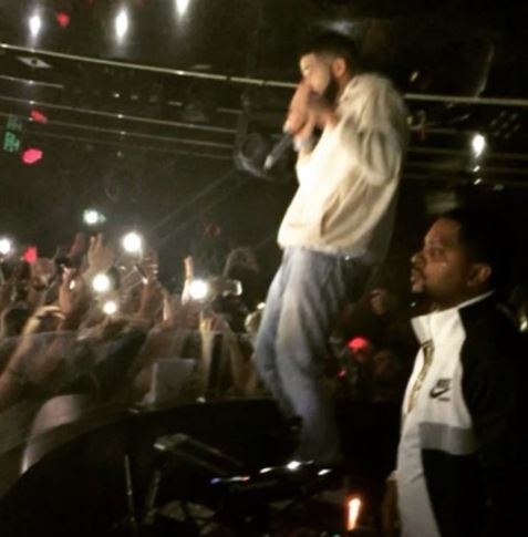 "Si tu n'arrêtes pas de toucher les filles, je vais venir te défoncer" "Si tu n'arrêtes pas de toucher les filles, je vais venir te défoncer"