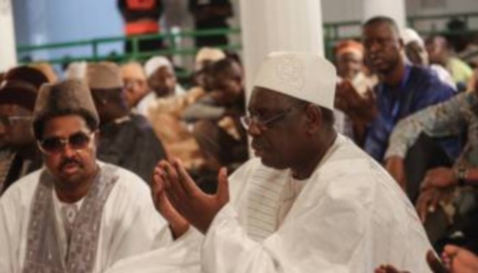 Dialogue politique: quand Ahmed Khalifa Niasse raille Macky Sall: "il est le roi Louis zéro" Dialogue politique: quand Ahmed Khalifa Niasse raille Macky Sall: "il est le roi Louis zéro"