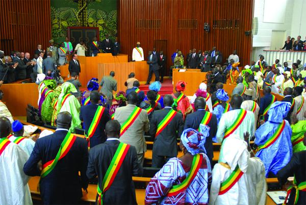 Khalifa Sall quasiment « déshabillé », une plénière de tous les dangers