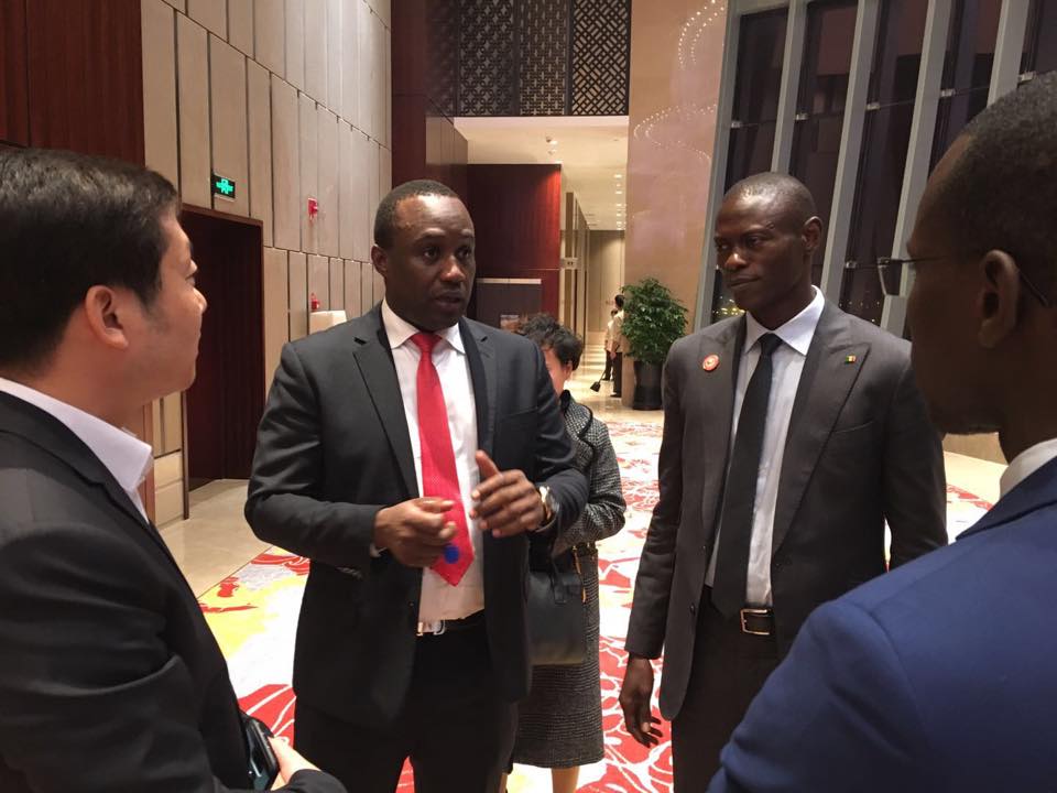 Forum des Investisseurs dans la Ville YIWU le Ministre Pape Ndong le PDG de Crestone Tirera Soura et Thiaye diaby Manager Général de Crestone