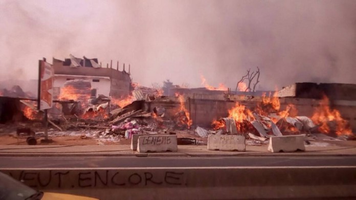 Incendie – Les flammes s’abattent de nouveau sur le parc Lambaye de Pikine