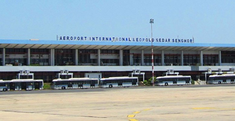 “Le 8 décembre à midi, l'armée prend possession de l'aéroport Léopold Sédar Senghor” (PM)