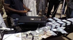Trafic de fausses devises: Quatre commerçants arrêtés par la Dic Trafic de fausses devises: Quatre commerçants arrêtés par la Dic