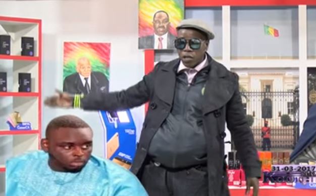 Vidéo : le fils de Macky répond aux détracteurs de son père (version Kouthia) Vidéo : le fils de Macky répond aux détracteurs de son père (version Kouthia)