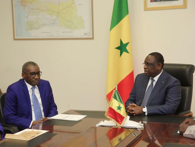 Macky Sall baisse les salaires et les indemnités des diplomates