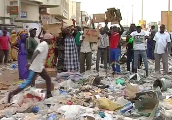 Une Dette De 7 Milliards De L’Etat Fait De Dakar La Capitale De La Mauvaise Odeur