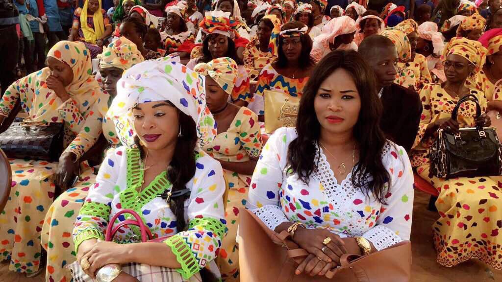 8 mars : La présidente l’UDES/R, Fatoumata Niang BA marraine de l’association CODEF, des enseignantes de Grand Yoff 8 mars : La présidente l’UDES/R, Fatoumata Niang BA marraine de l’association CODEF, des enseignantes de Grand Yoff