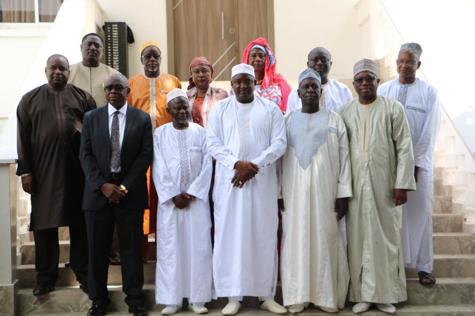 Après avoir prêté serment, les mots du désormais Vice-Président de la Gambie (IMAGES EXCLUSIVES DAKARPOSTE) Après avoir prêté serment, les mots du désormais Vice-Président de la Gambie (IMAGES EXCLUSIVES DAKARPOSTE)