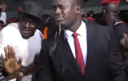 Bagarre lors de son face-to-face avec BG2 : Modou Lo accuse Badou Alé Ndiaye, le frère de Aziz Ndiaye