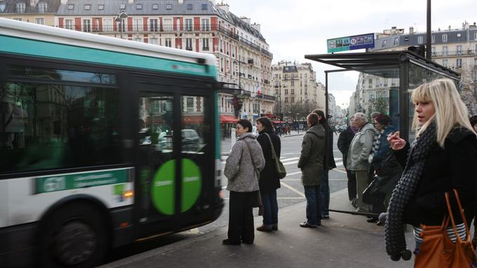 Homme poignardé dans un bus à Paris : l'agresseur présumé arrêté