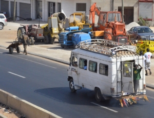 Ouest Foire : Un homme tombe d’un car Ndiaga Ndiaye…