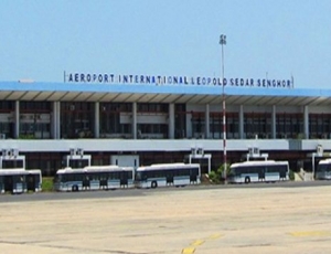 Vidéo: Exclusif Aéroport Léopold S. Senghor à l'heure "du tong tong"