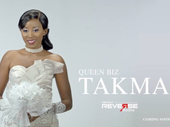 Arrêt sur image : La demande de mariage de Queen Biz secoue la toile !