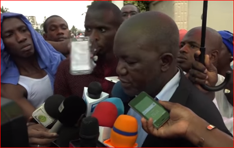 Oumar Sarr du Pds : « Nous allons forcer Macky Sall à accepter la candidature de Karim Wade! »