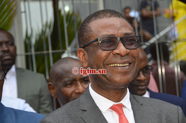 Youssou Ndour rend hommage à Mamoudou Ibra Kane et Alassane Samba Diop