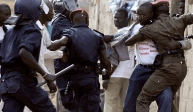 Le Gendarme Attaque, Cogne Et Blesse Un Journaliste : Les Chroniqueurs Judiciaires S’indignent Le Gendarme Attaque, Cogne Et Blesse Un Journaliste : Les Chroniqueurs Judiciaires S’indignent