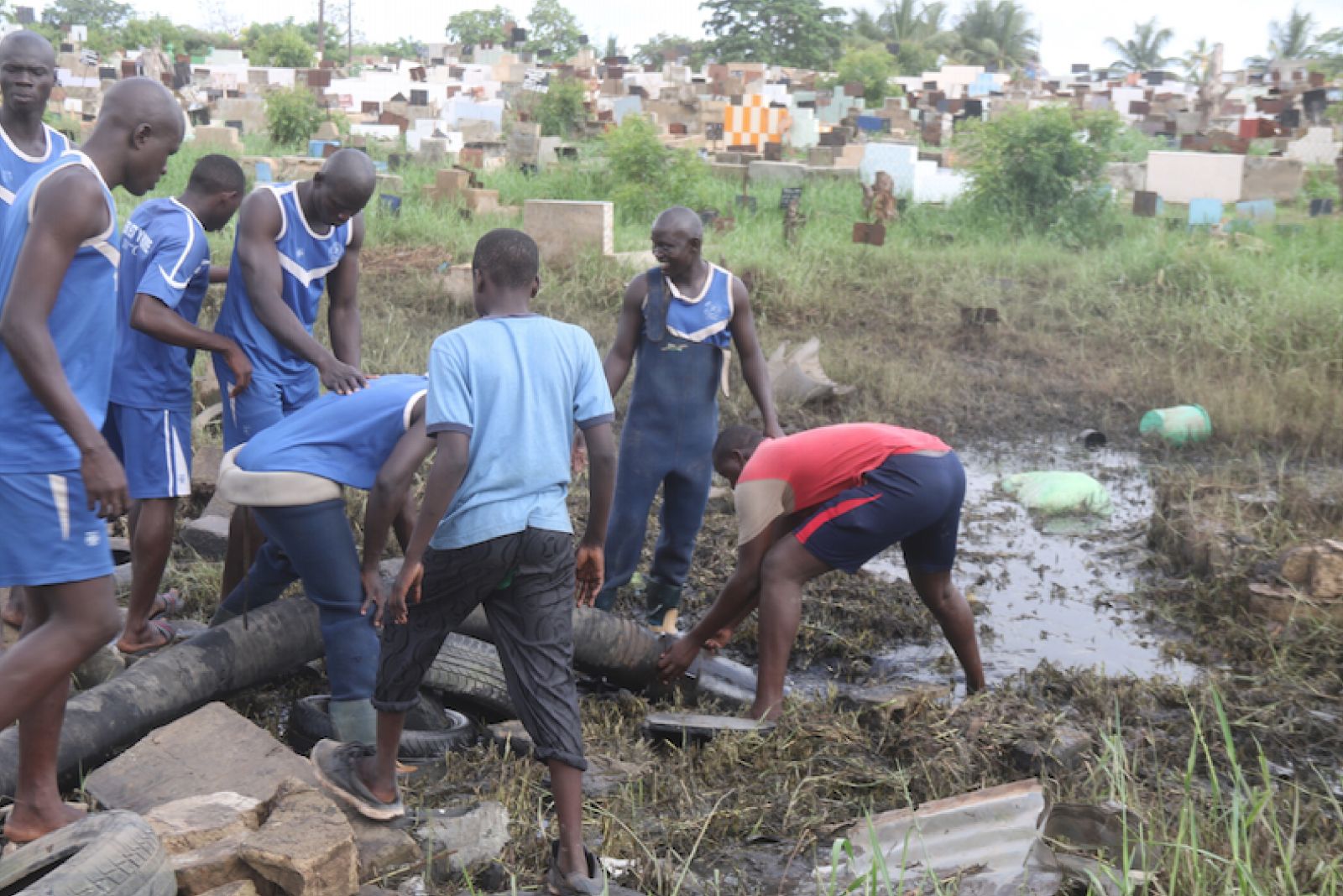 Inondations : Retour au cimetière de Pikine
