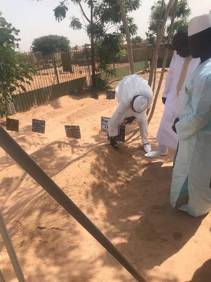 Le ministre Moustapha Diop entre recueillement et visites de courtoisie dans la ville sainte de Touba.