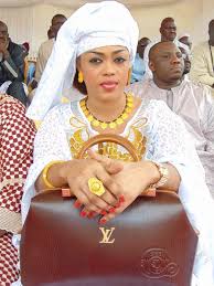 Incroyable mais vrai ! Sokhna Aïda Diallo offre un adiya de... 100 millions cfa à Cheikh Bethio Thioune