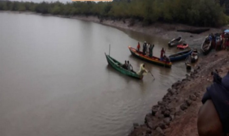Un Chavirement De Pirogue Fait 4 Morts