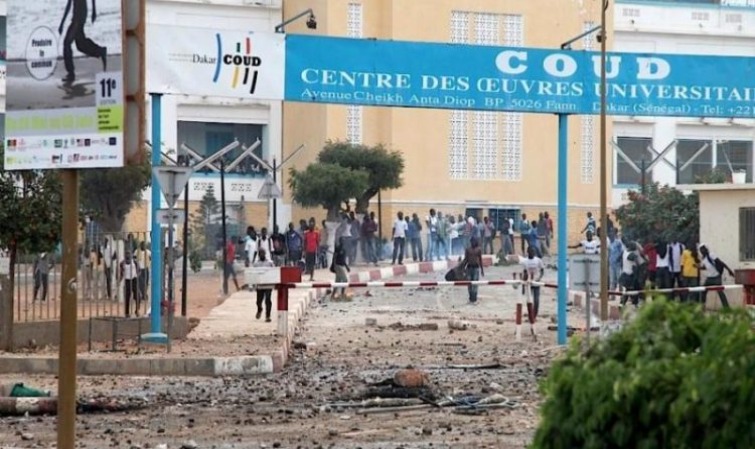 Les Étudiants Déchirent L’échéance Du COUD