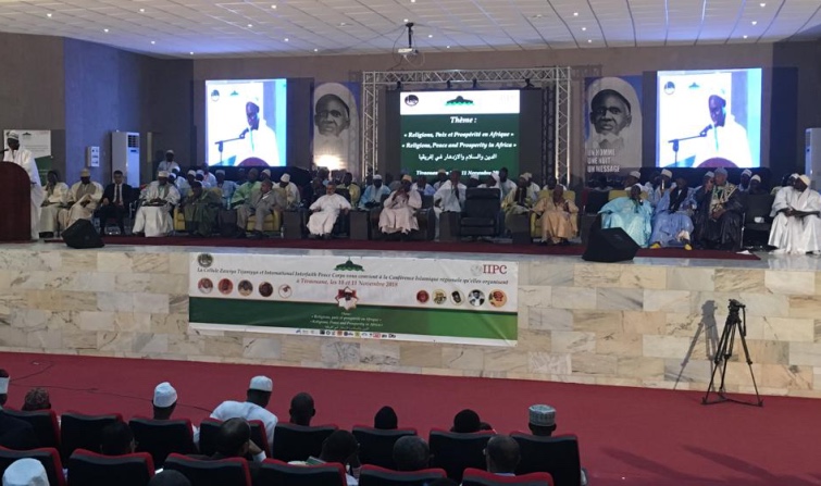 TIVAOUANE RÉUNIT RELIGIEUX ET UNIVERSITAIRES AUTOUR DU THÈME « RELIGIONS, PAIX ET PROPSPÉRITÉ EN AFRIQUE » TIVAOUANE RÉUNIT RELIGIEUX ET UNIVERSITAIRES AUTOUR DU THÈME « RELIGIONS, PAIX ET PROPSPÉRITÉ EN AFRIQUE »