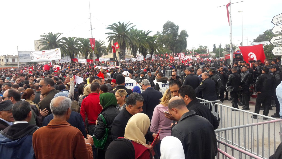 Les fonctionnaires tunisiens en grève pour des hausses de salaires