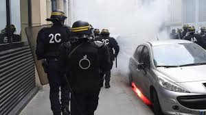 Manifestation des « gilets jaunes » samedi à Paris : plus de cent gardes à vue