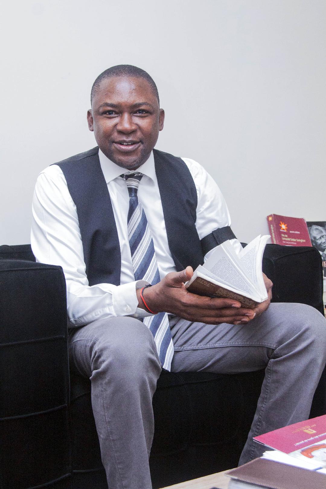 ​Dr Cheikh Omar Diallo sur le livre "le Sénégal au coeur" -  La vie de Macky Sall, un roman au propre et au figuré