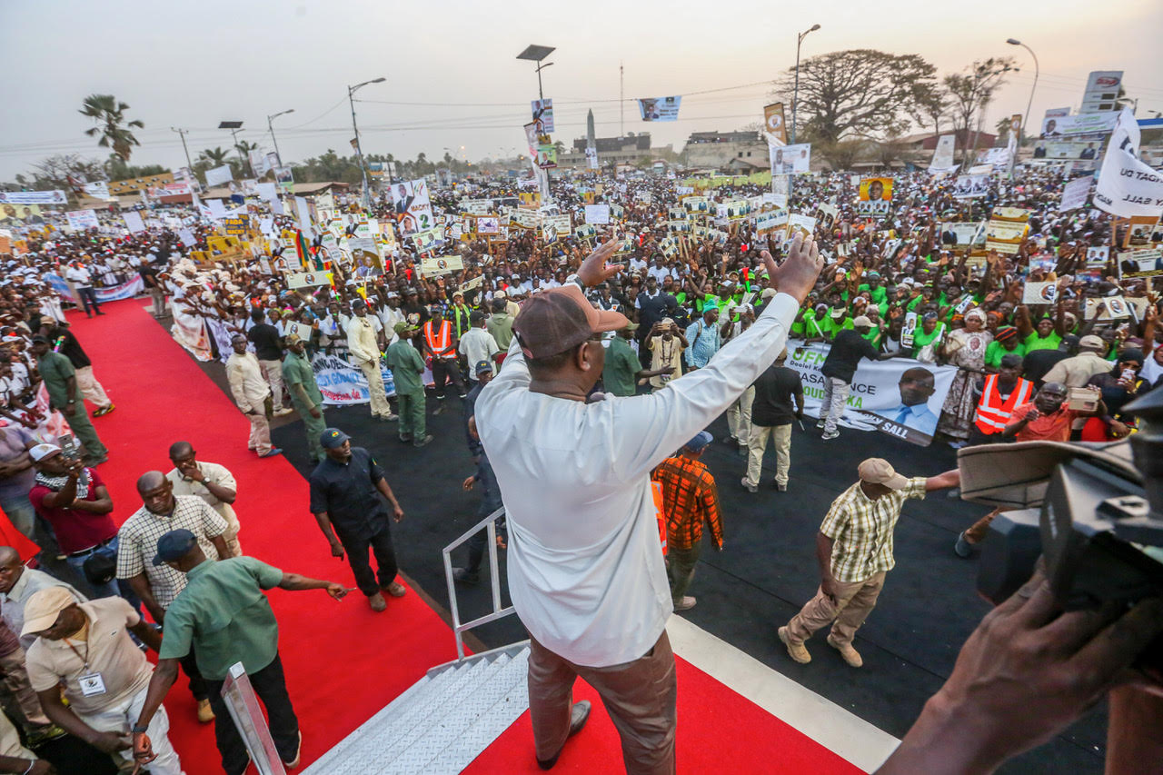 ​Meeting à Ziguichor : Macky chante la Casamance