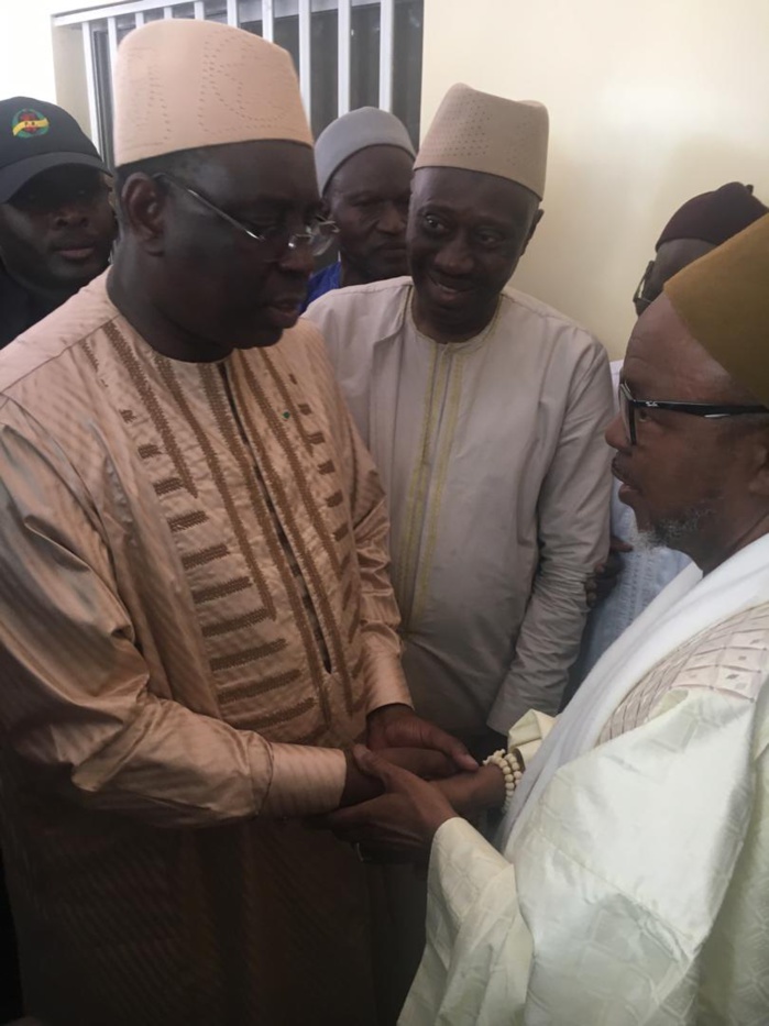 Le président Macky Sall a rendu visite à Thierno Abdourahmane Barry à Bogal Le président Macky Sall a rendu visite à Thierno Abdourahmane Barry à Bogal