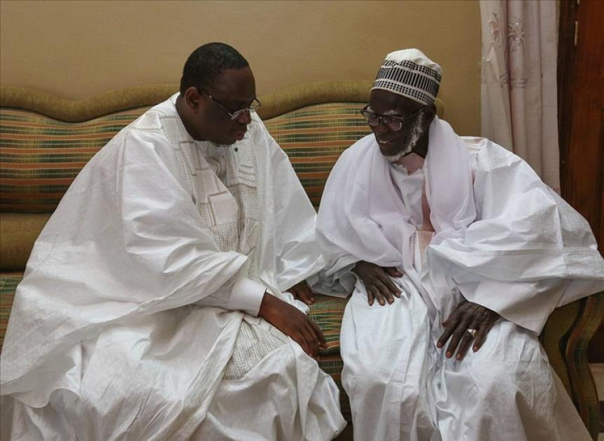 VIDEO - Porokhane: Quand Macky Sall se recueille au mausolée de Mame Sokhna Diarra