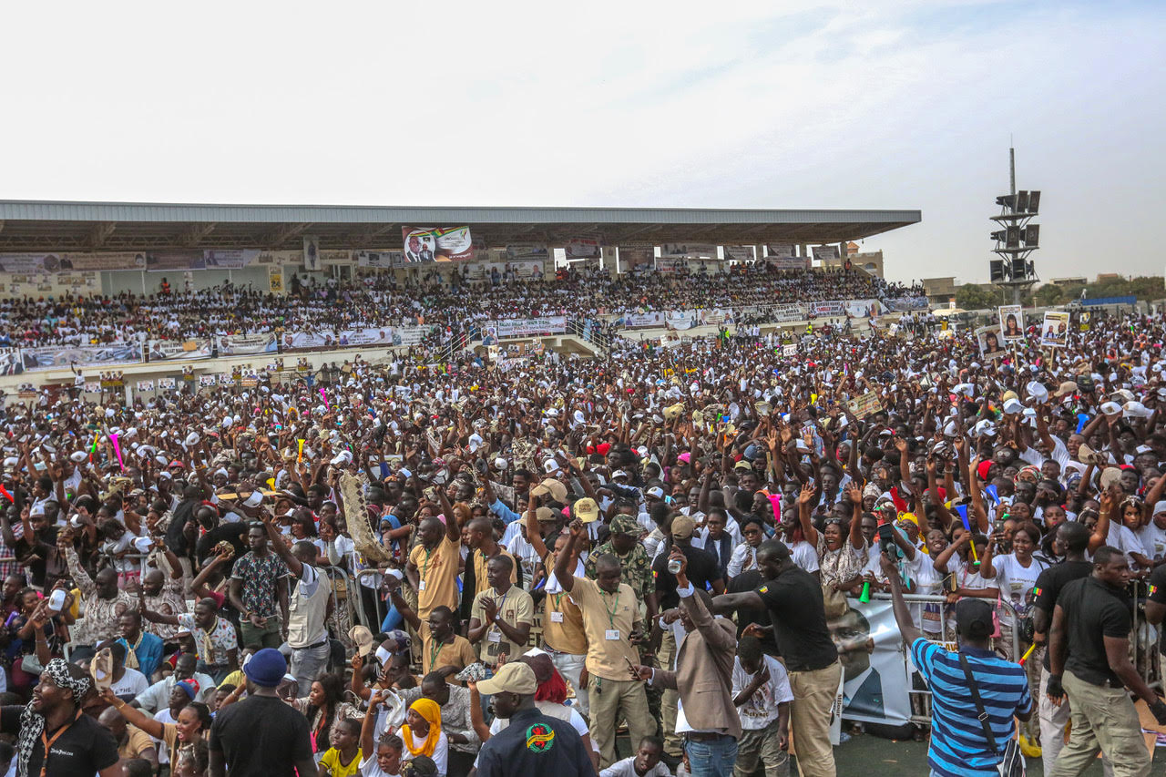 Mbour chante en chœur la victoire de Macky Sall : le refrain triomphal !