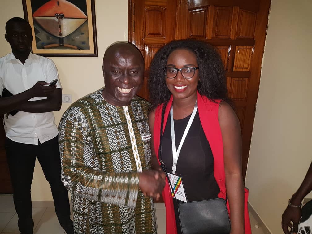 Arrêt sur image! Notre consoeur Marie Louise Ndiaye de l'Obs posant avec Idrissa Seck