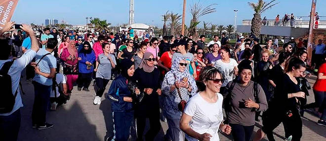 En Algérie, les femmes se joignent à la contestation pour un troisième vendredi de manifestations