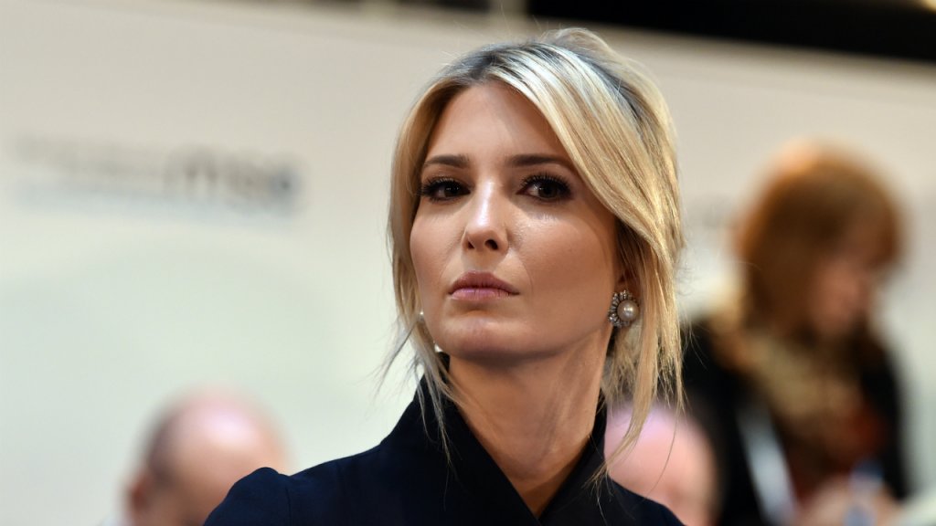 Aux États-Unis, les démocrates hésitent à se lancer sur la piste d’Ivanka Trump