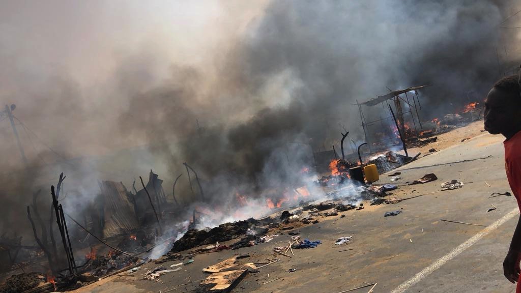 Un incendie ravage le marché de Ross Béthio