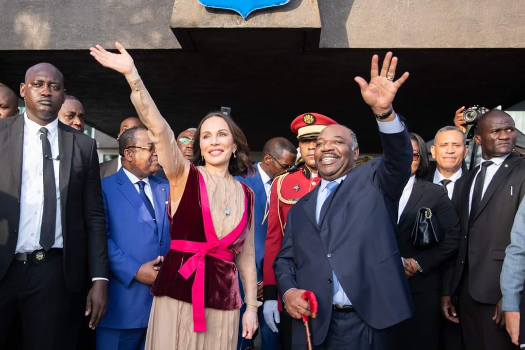 Victime d'un AVC, le Président Ali Bongo, qui marche avec une... canne, pourra t'il gouverner?