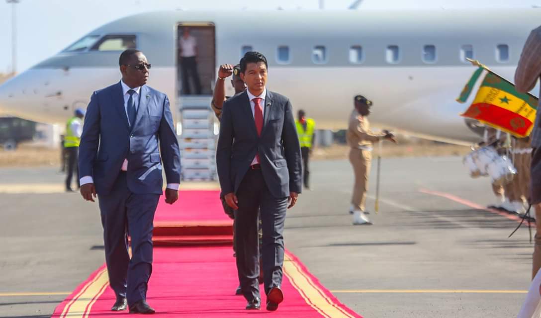 PRESTATION DE SERMENT DE MACKY SALL- Les images de l'arrivée à Dakar du PR Malgache Andry Rajoelina