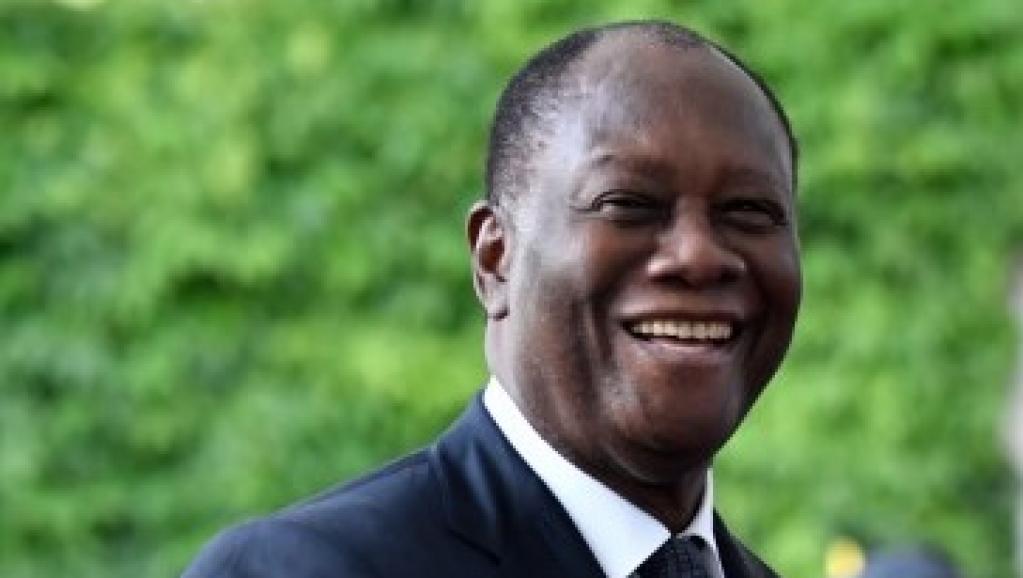 Côte d’Ivoire: le président Ouattara souffle le chaud et le froid sur un 3e mandat